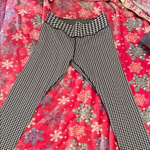 Black and White Nike Houndstooth Leggings